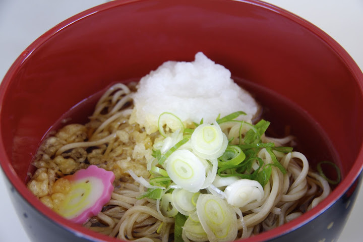 写真：ぶっかけそば（450円）