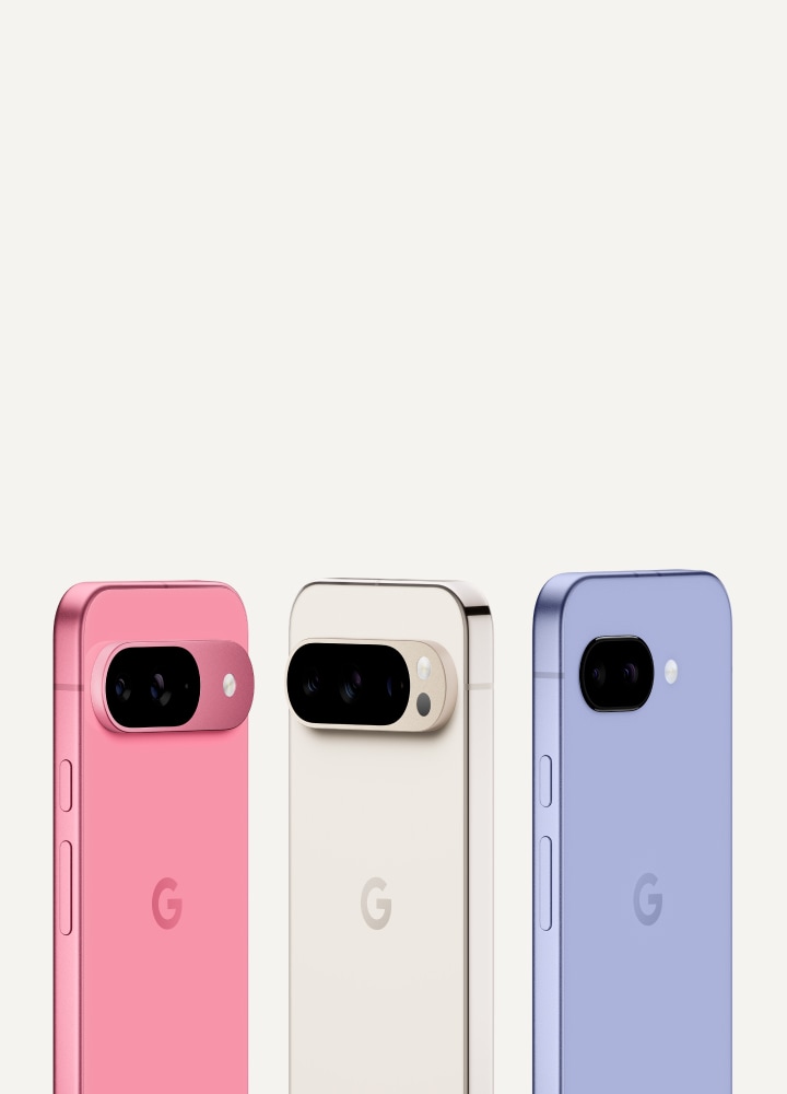 ジグザグに並べられた Google Pixel 9（Peony）、Google Pixel 9 Pro（Porcelain）、Google Pixel 9a（Blue） の背面。