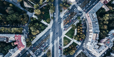 Overhead photo of a traffic circle in a city